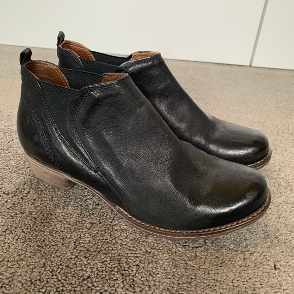 Clark’s Ankle Boot
